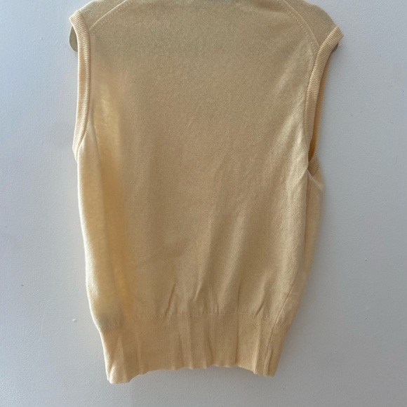 Vintage butter yellow sweater vest 100%wool - Picture 2 of 3